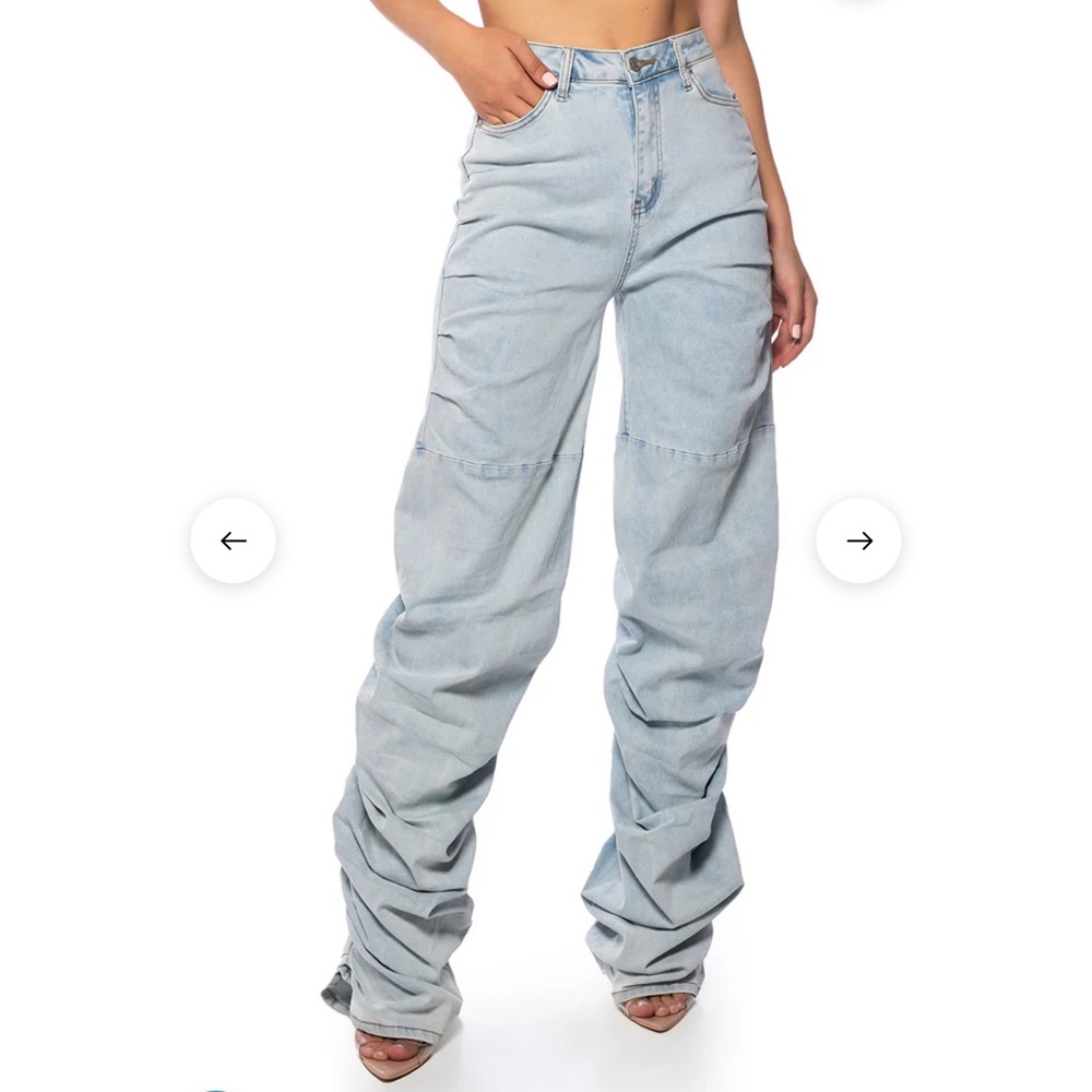 Akira NEVER CHANGE RUCHED RELAXED FIT JEANS IN LIGHT BLUE DENIM